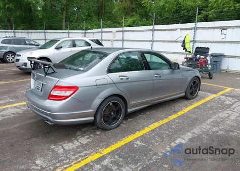 2008 Mercedes-Benz C 300 Luxury 4Matic/Sport 4Matic из США, поврежденный, VIN WDDGF81X68F108385